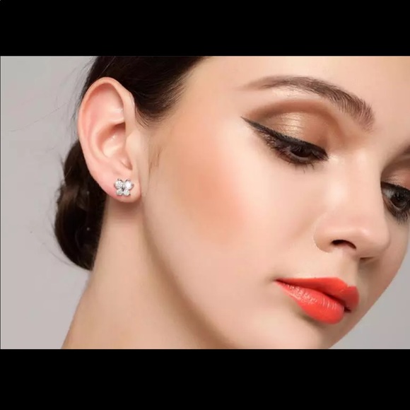 🌟 Sterling Silver 925 Butterfly Stud Earrings 🦋 - Picture 4 of 4